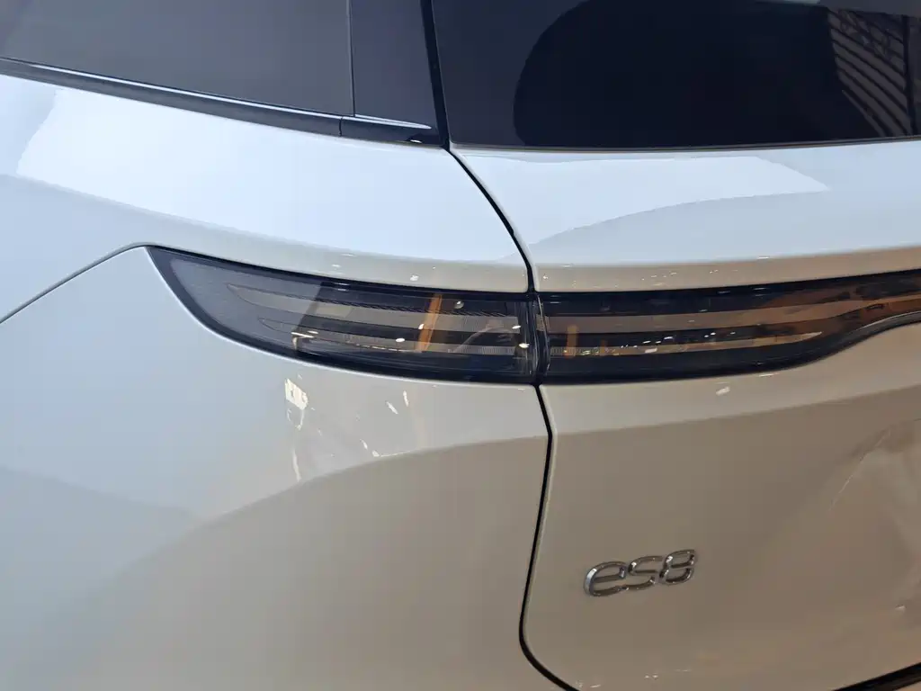NIO NIO ES8 2023 75kWh 2023 - thumbnail 7