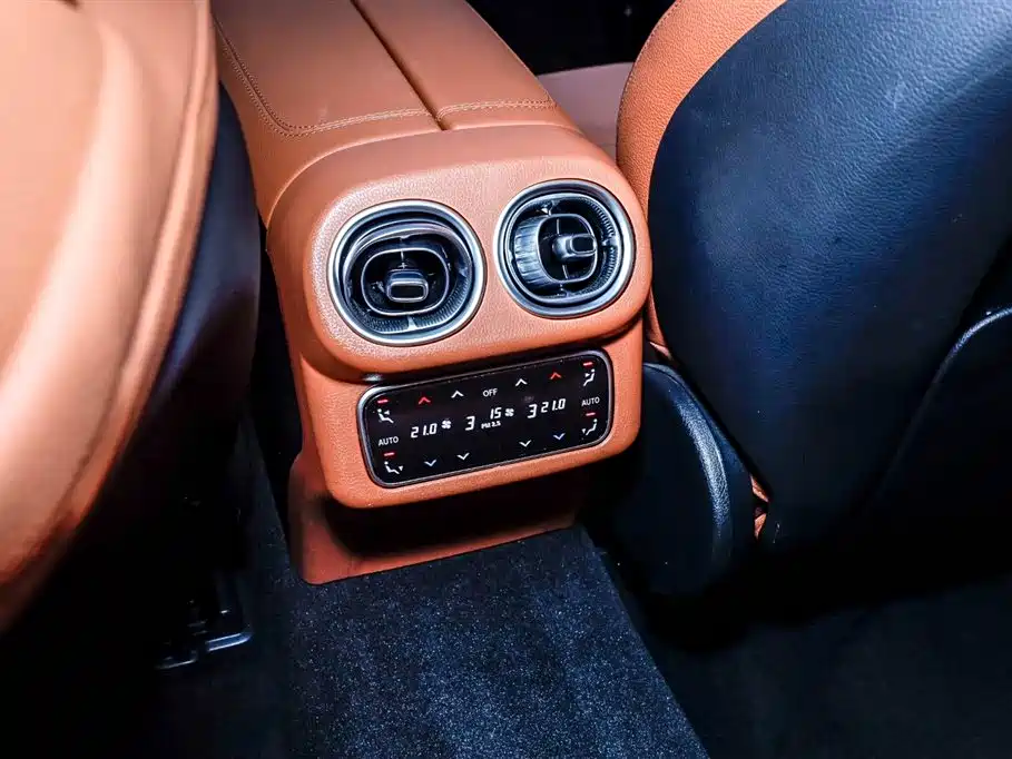Mercedes-Benz Mercedes-Benz GLC 2024 Facelift GLC 300 L 4MATIC Dynamic Model 5-Seat 2024 - thumbnail 17