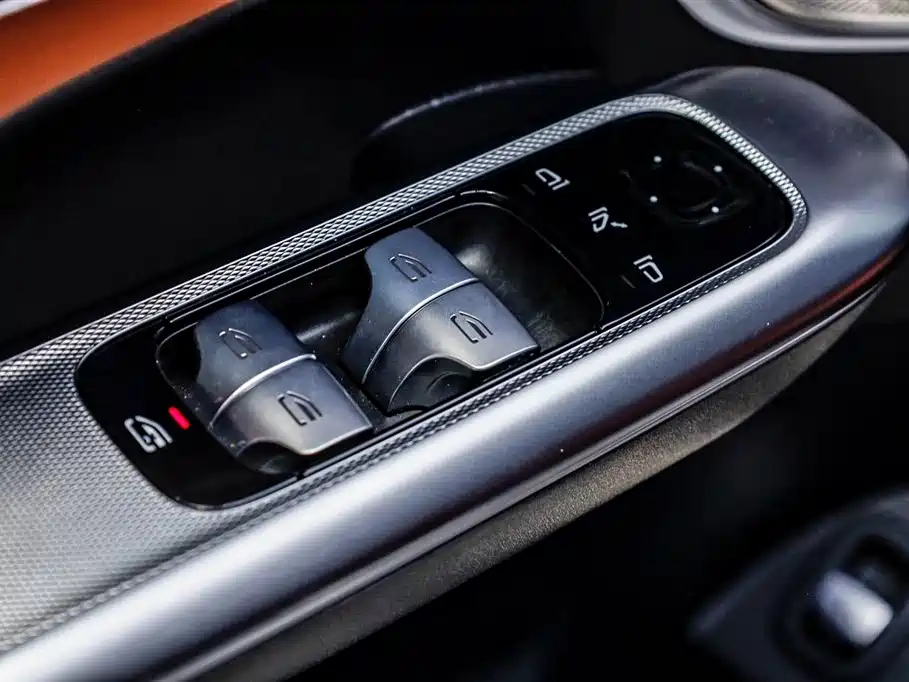 Mercedes-Benz Mercedes-Benz GLC 2024 Facelift GLC 300 L 4MATIC Dynamic Model 5-Seat 2024 - thumbnail 27