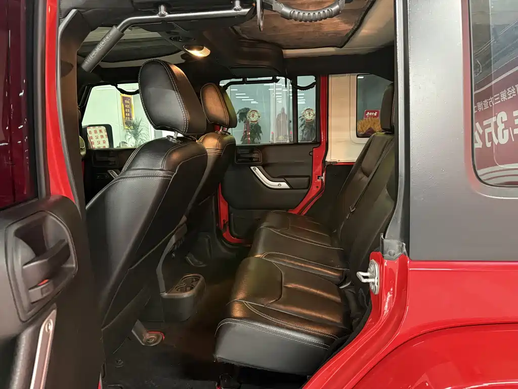 Jeep Jeep Wrangler 2015 3.0L Sahara Four-Door Comfort Edition 2016 - thumbnail 8
