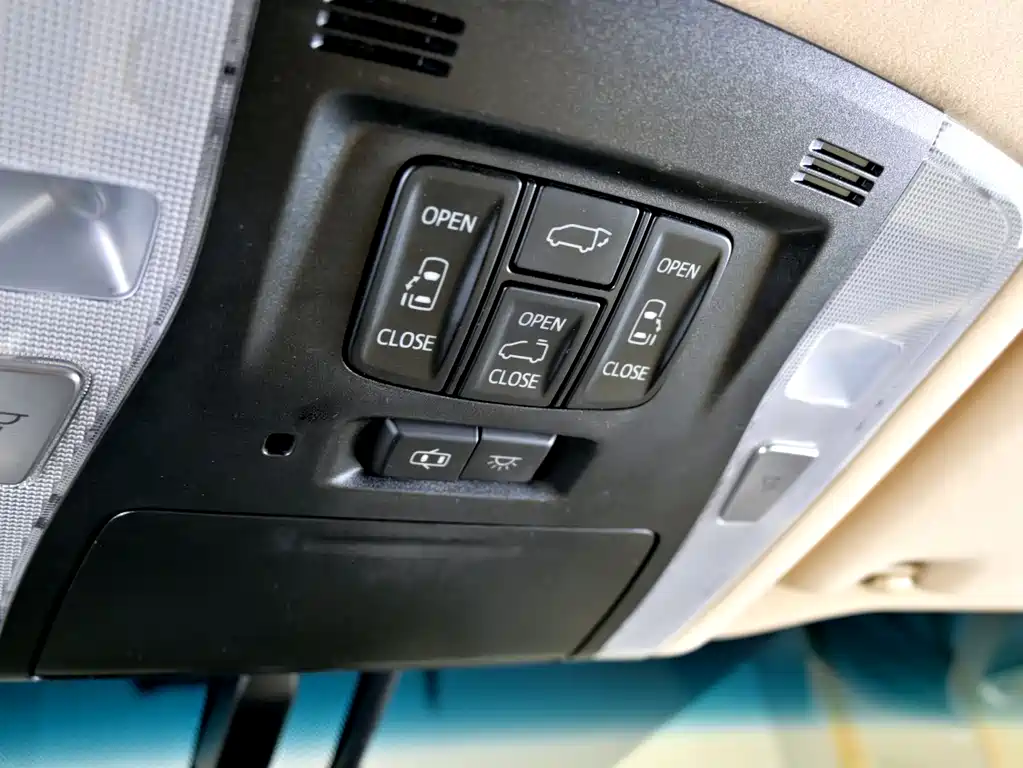 Toyota Alphard 2015 3.5L Executive Version 2017 - thumbnail 24