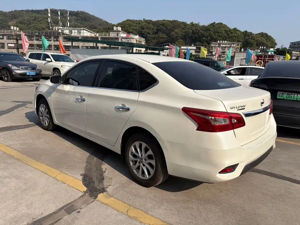 Nissan Nissan Sylphy 2022 Classic 1.6XL CVT Luxury Edition 2023 - thumbnail 4