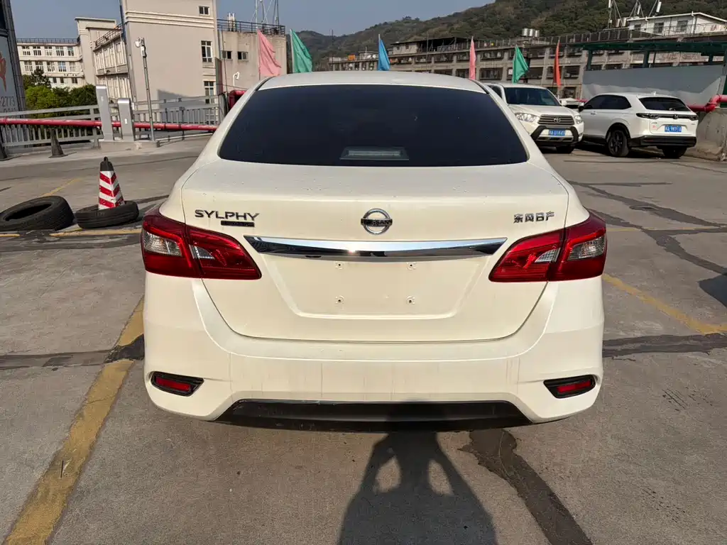 Nissan Nissan Sylphy 2022 Classic 1.6XL CVT Luxury Edition 2023 - thumbnail 5