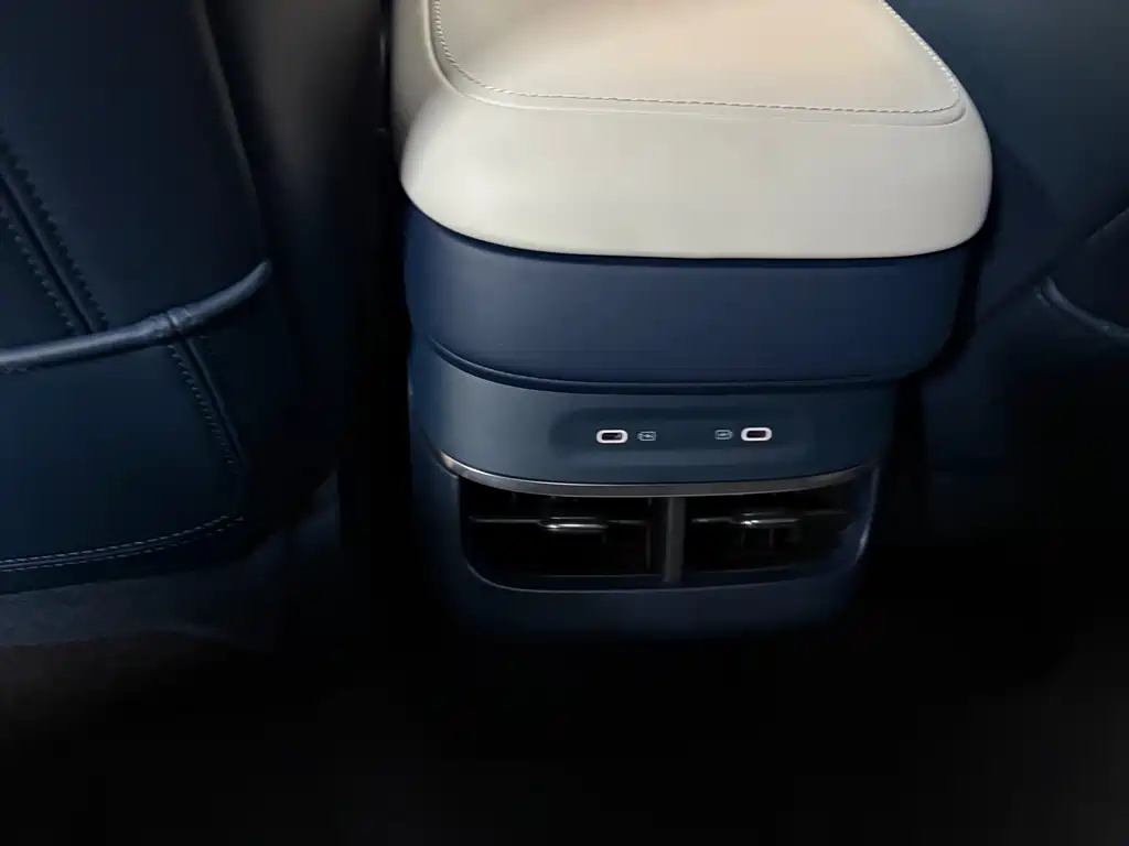 Zeekr ZEEKR 007 2024 AWD 75kWh 2024 - thumbnail 10