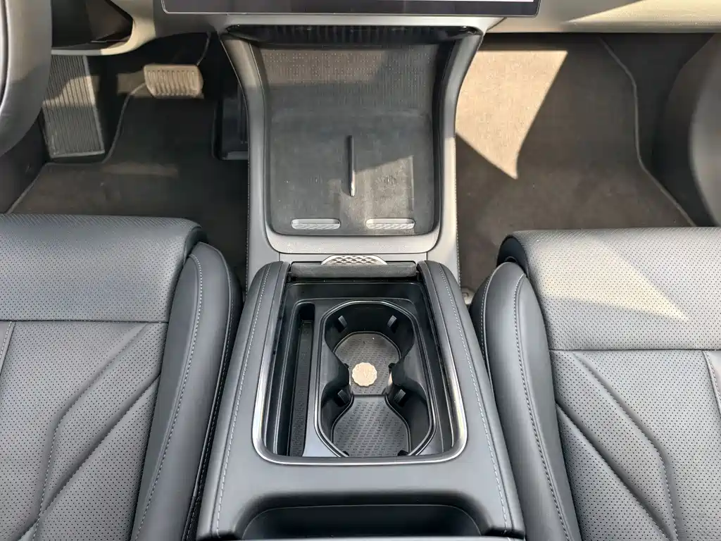 Zeekr ZEEKR 007 2024 AWD Intelligent Drive 75kWh 2024 - thumbnail 9
