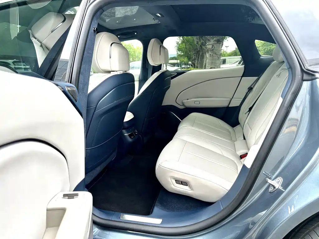 Zeekr ZEEKR 007 2025 AWD Intelligent Drive 75kWh 2025 - thumbnail 9