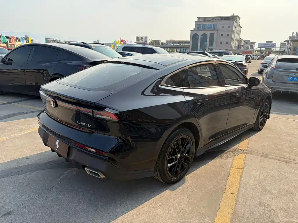 Changan Changan UNI-V 2024 1.5T Premium Edition 2025 - thumbnail 6