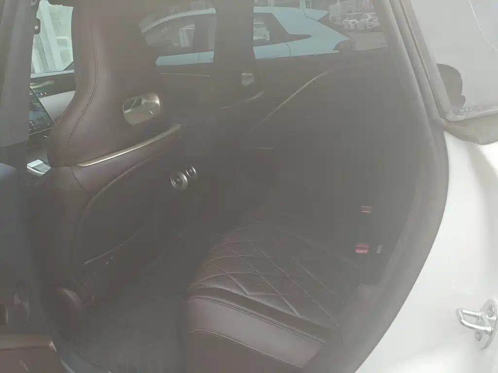 Avatr AVATR 11 2024 580 Tri-Laser AWD Luxury Edition 2024 - thumbnail 8