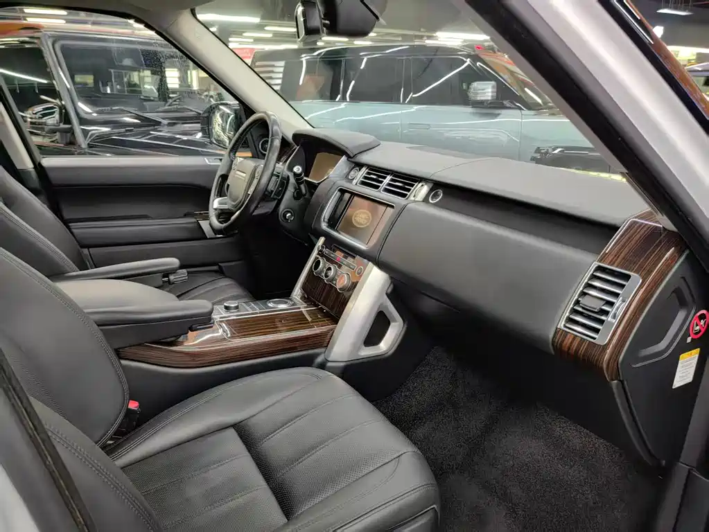 Land Rover Range Rover 2017 3.0 SC V6 Vogue Long Wheelbase 2017 - thumbnail 4