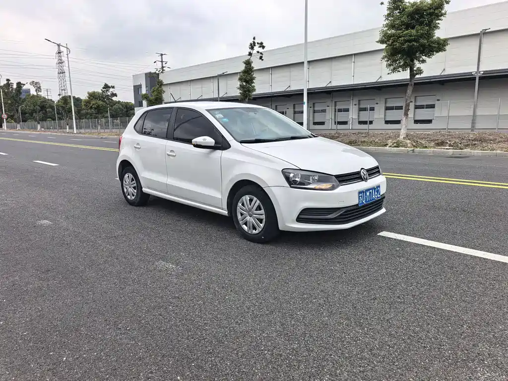 Volkswagen Volkswagen Polo 2016 1.4L Automatic Fashion Edition 2016 - thumbnail 3