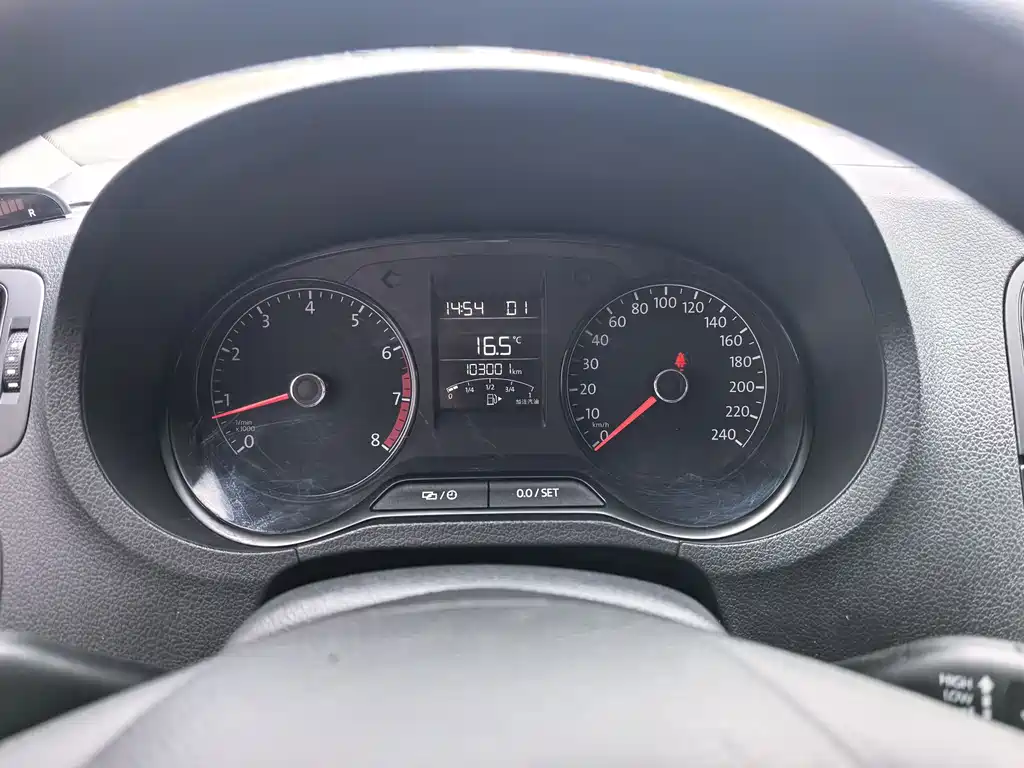 Volkswagen Volkswagen Polo 2016 1.4L Automatic Fashion Edition 2016 - thumbnail 6