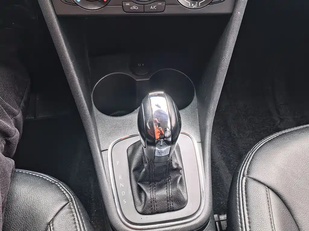 Volkswagen Volkswagen Polo 2016 1.4L Automatic Fashion Edition 2016 - thumbnail 8