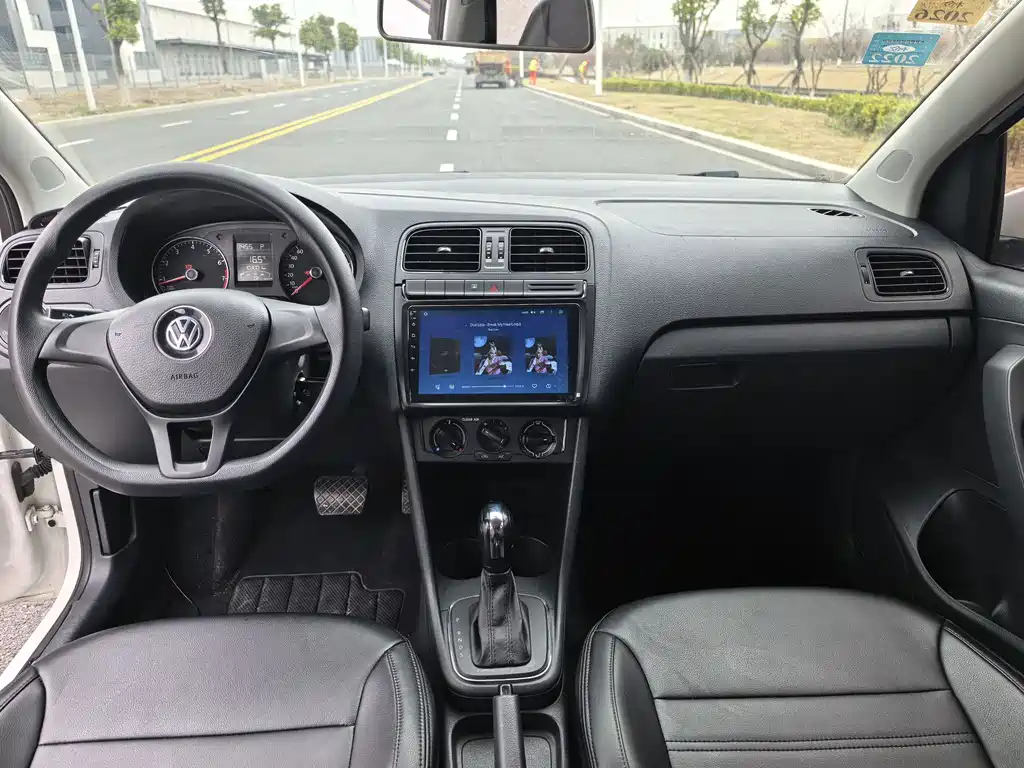 Volkswagen Volkswagen Polo 2016 1.4L Automatic Fashion Edition 2016 - thumbnail 9