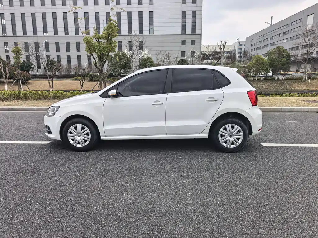 Volkswagen Volkswagen Polo 2016 1.4L Automatic Fashion Edition 2016 - thumbnail 10