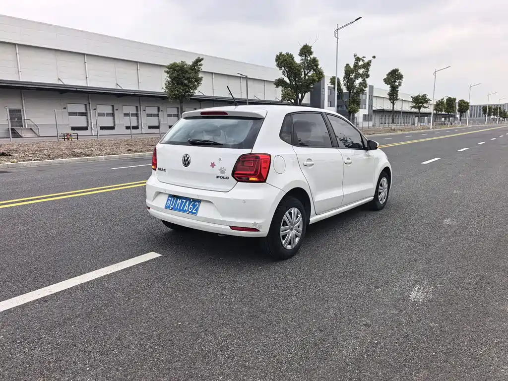 Volkswagen Volkswagen Polo 2016 1.4L Automatic Fashion Edition 2016 - thumbnail 11