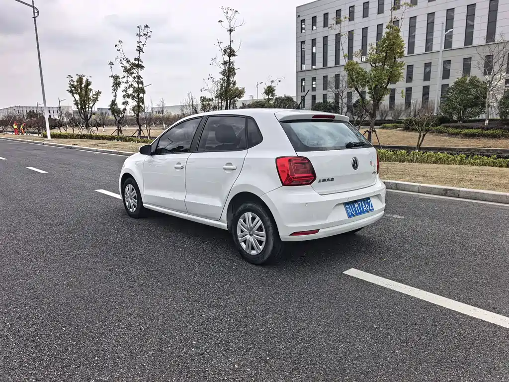 Volkswagen Volkswagen Polo 2016 1.4L Automatic Fashion Edition 2016 - thumbnail 13