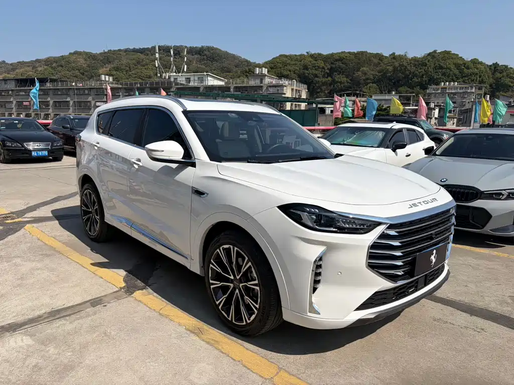 Jetour Jetour X70 Plus 2023 2.0T DCT Strong MAX 5-seater 2023 - thumbnail 3
