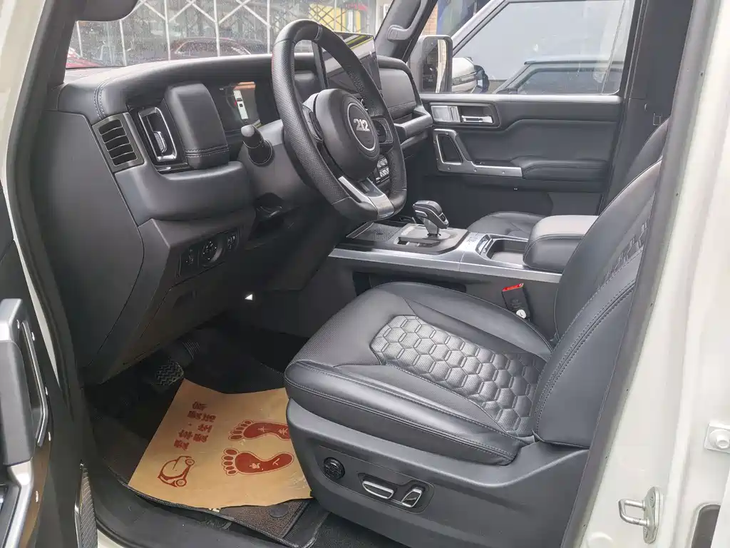 212 Explorer 2.0T 212 T01 2024 AWD 2026 - thumbnail 5