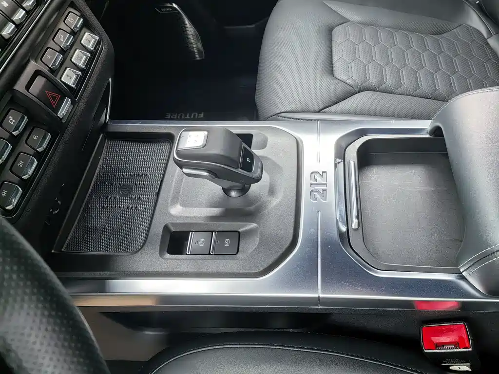 212 Explorer 2.0T 212 T01 2024 AWD 2026 - thumbnail 6