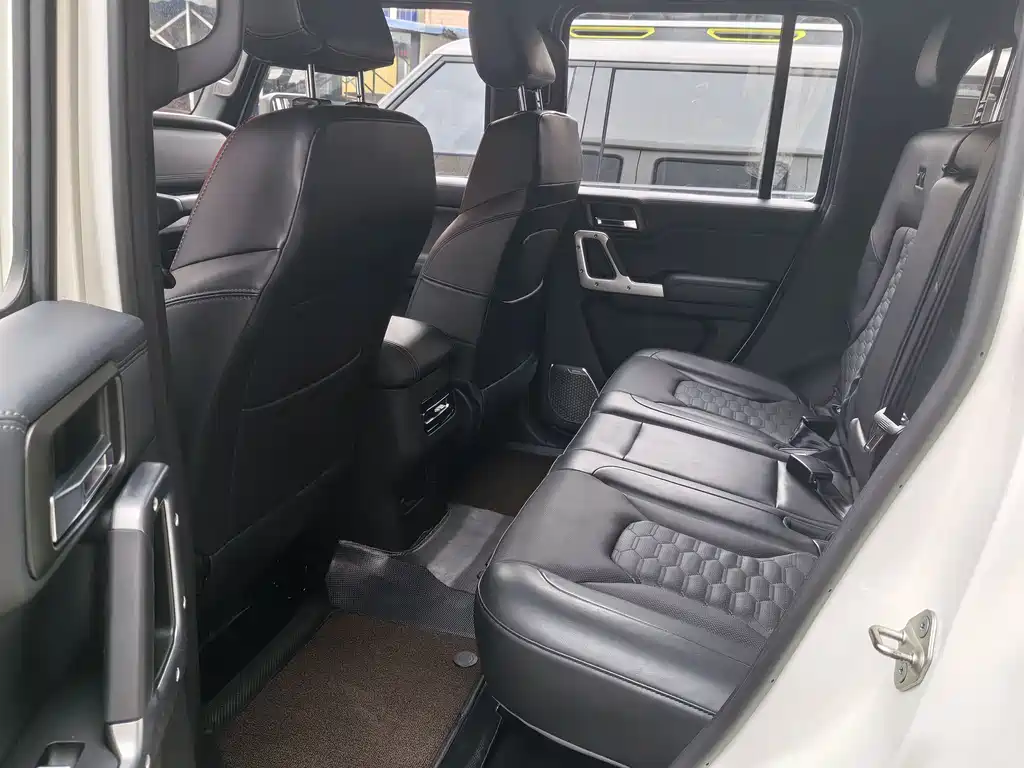 212 Explorer 2.0T 212 T01 2024 AWD 2026 - thumbnail 7