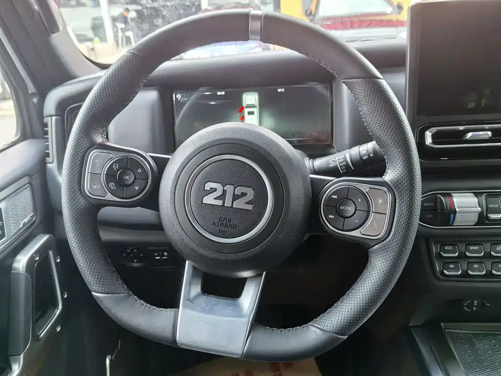 212 Explorer 2.0T 212 T01 2024 AWD 2026 - thumbnail 10