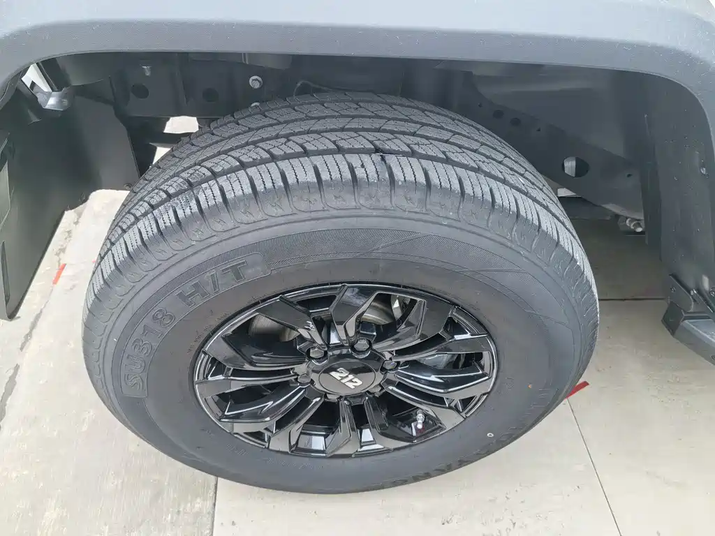 212 Explorer 2.0T 212 T01 2024 AWD 2026 - thumbnail 11