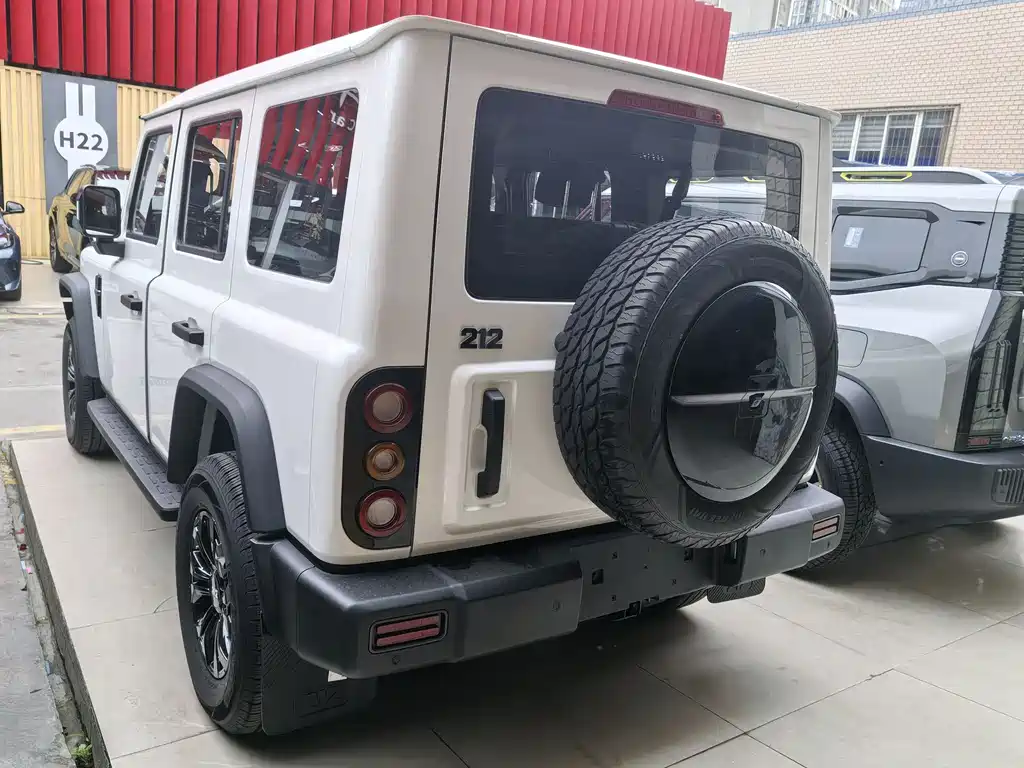212 Explorer 2.0T 212 T01 2024 AWD 2026 - thumbnail 12