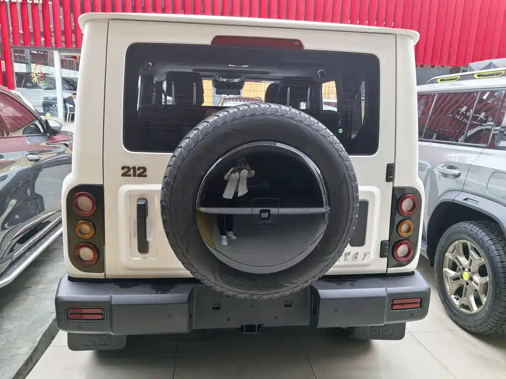 212 Explorer 2.0T 212 T01 2024 AWD 2026 - thumbnail 13