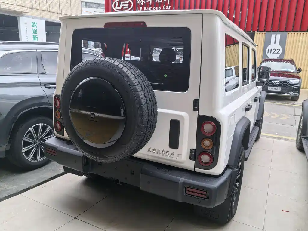 212 Explorer 2.0T 212 T01 2024 AWD 2026 - thumbnail 14