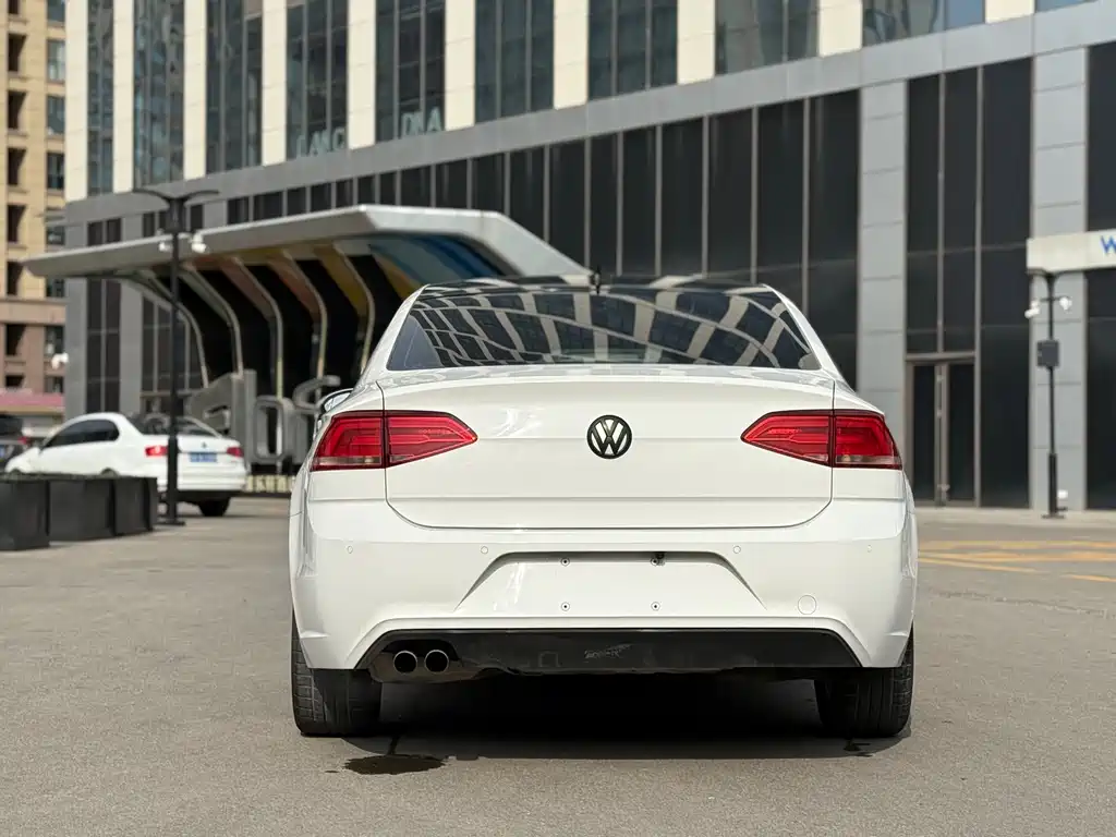 Volkswagen Lamando 2018 230TSI DSG Style Edition 2018 - thumbnail 4