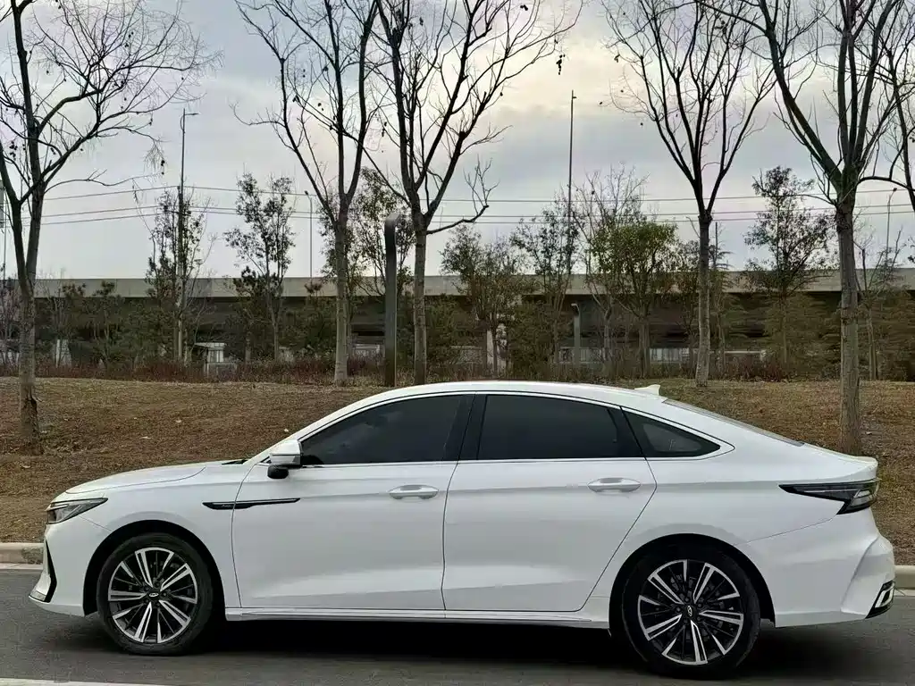 Chery Arrizo 8 2023 1.6T DCT Elegant 2023 - thumbnail 3