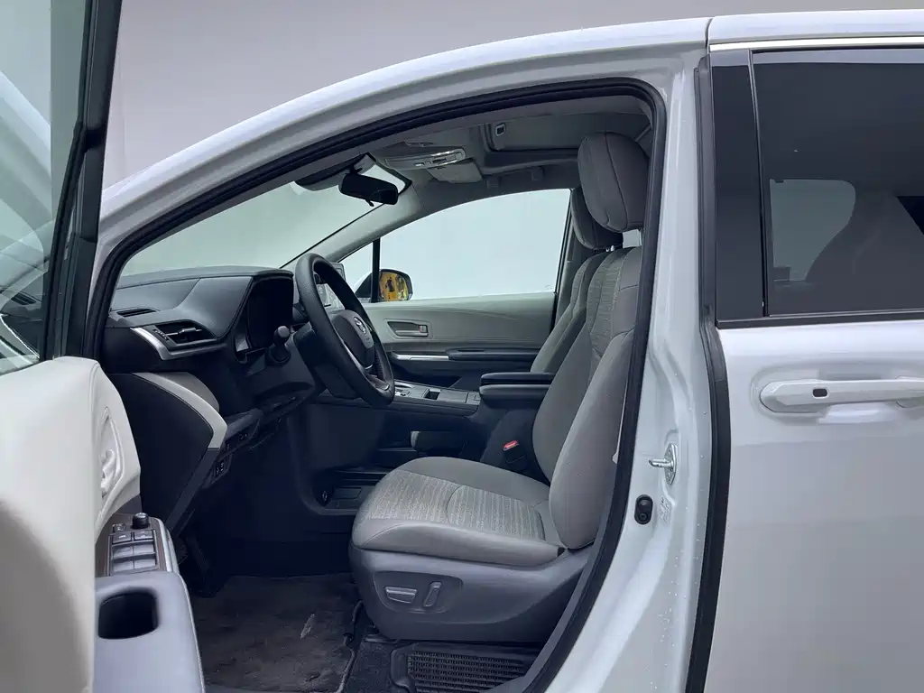 Toyota Toyota Sienna 2023 2.5L Hybrid LE 2023 - thumbnail 4