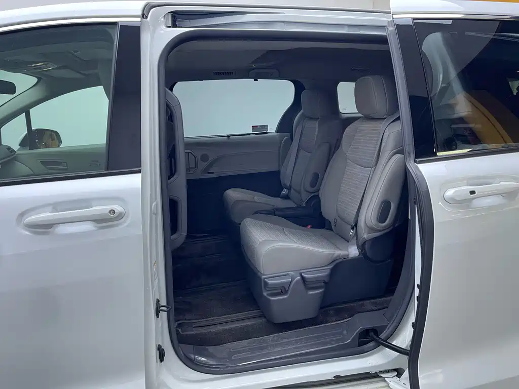 Toyota Toyota Sienna 2023 2.5L Hybrid LE 2023 - thumbnail 5