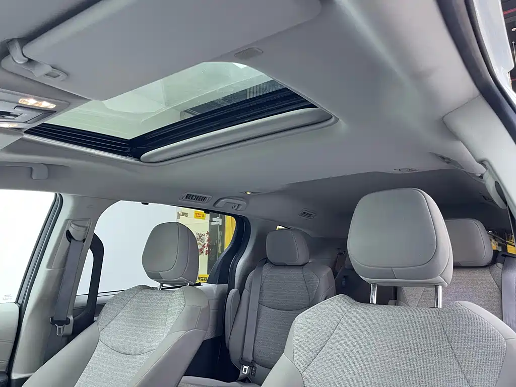 Toyota Toyota Sienna 2023 2.5L Hybrid LE 2023 - thumbnail 6