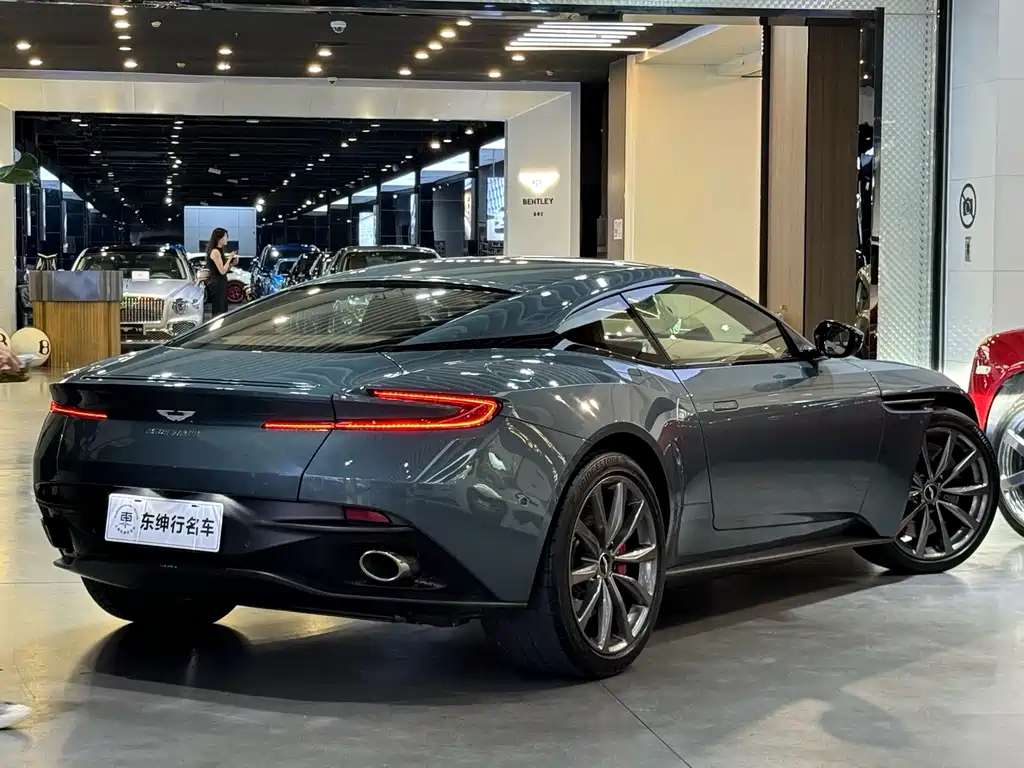 Aston Martin Aston Martin DB11 2019 4.0T V8 Coupe 2018 - thumbnail 6