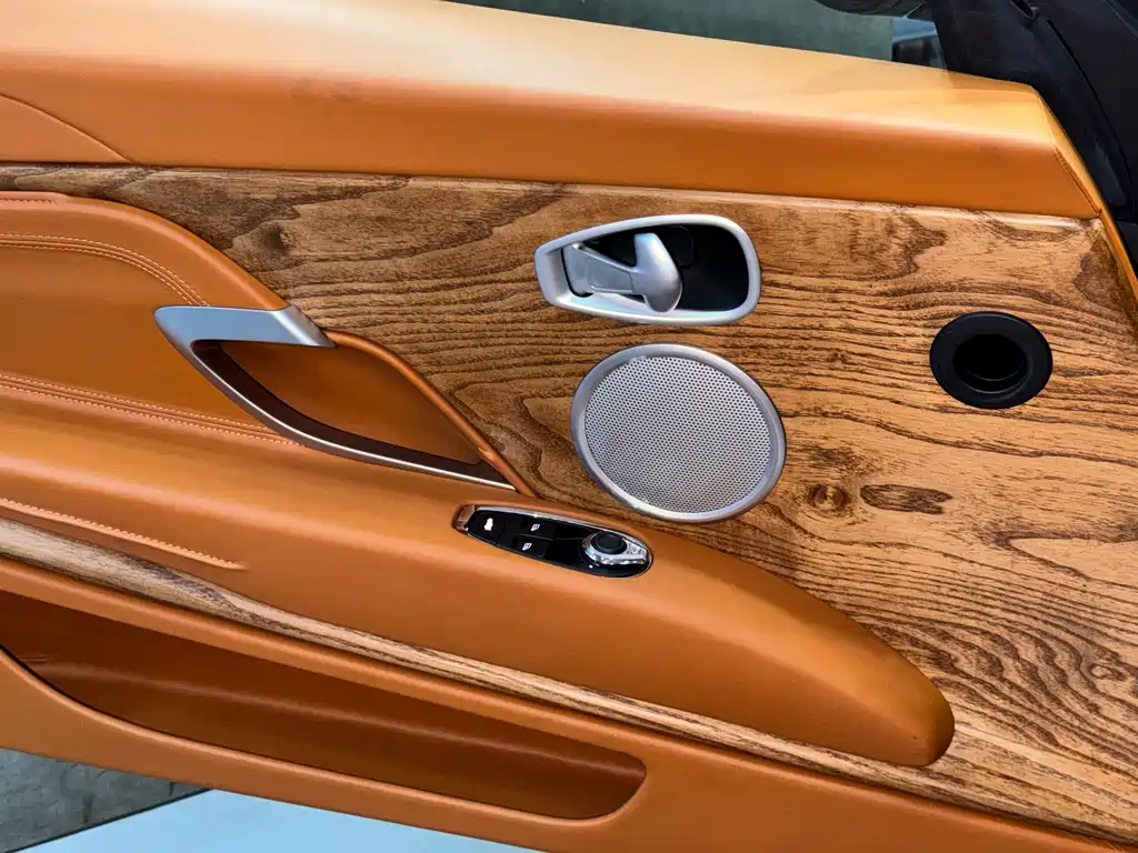 Aston Martin Aston Martin DB11 2019 4.0T V8 Coupe 2018 - thumbnail 8