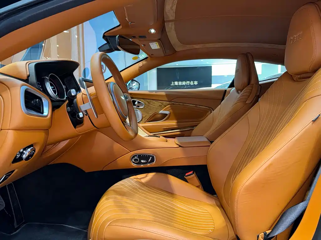 Aston Martin Aston Martin DB11 2019 4.0T V8 Coupe 2018 - thumbnail 9