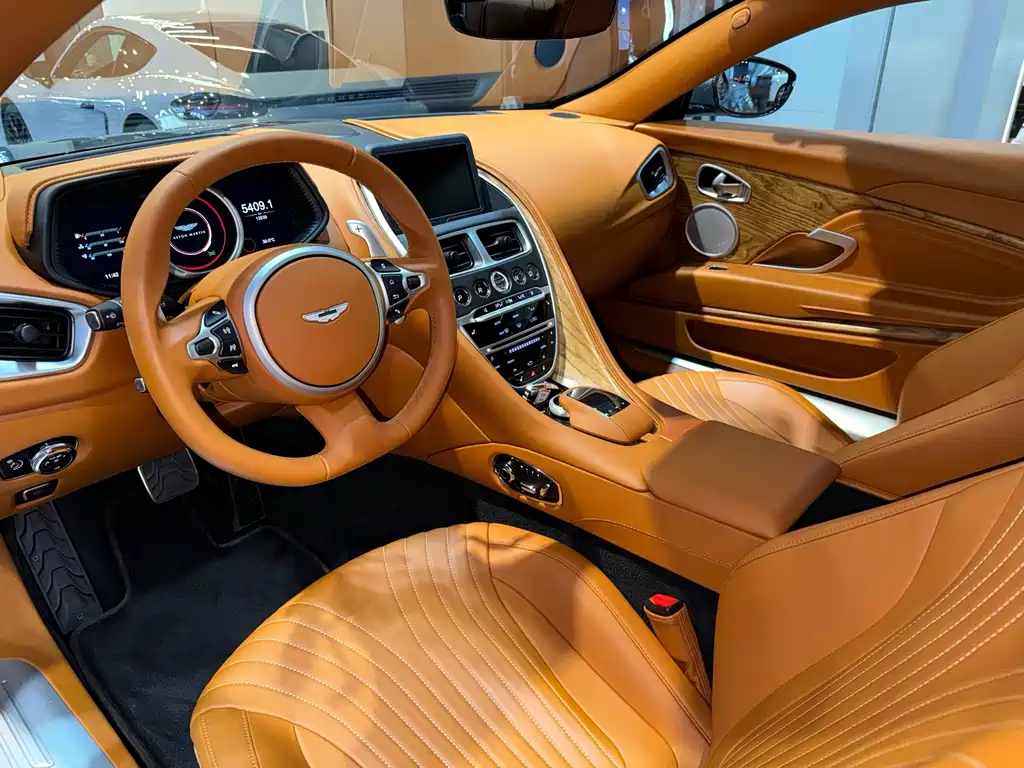 Aston Martin Aston Martin DB11 2019 4.0T V8 Coupe 2018 - thumbnail 10