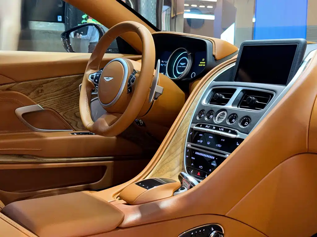 Aston Martin Aston Martin DB11 2019 4.0T V8 Coupe 2018 - thumbnail 14