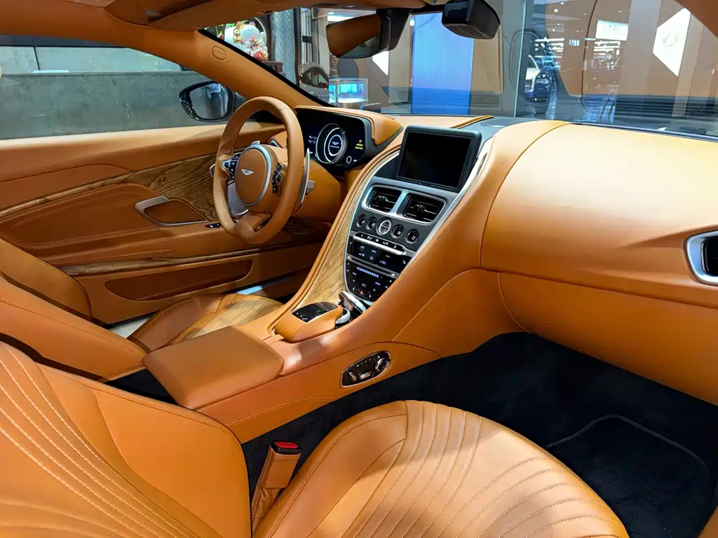 Aston Martin Aston Martin DB11 2019 4.0T V8 Coupe 2018 - thumbnail 15