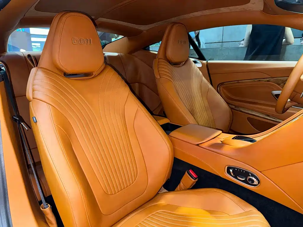 Aston Martin Aston Martin DB11 2019 4.0T V8 Coupe 2018 - thumbnail 16