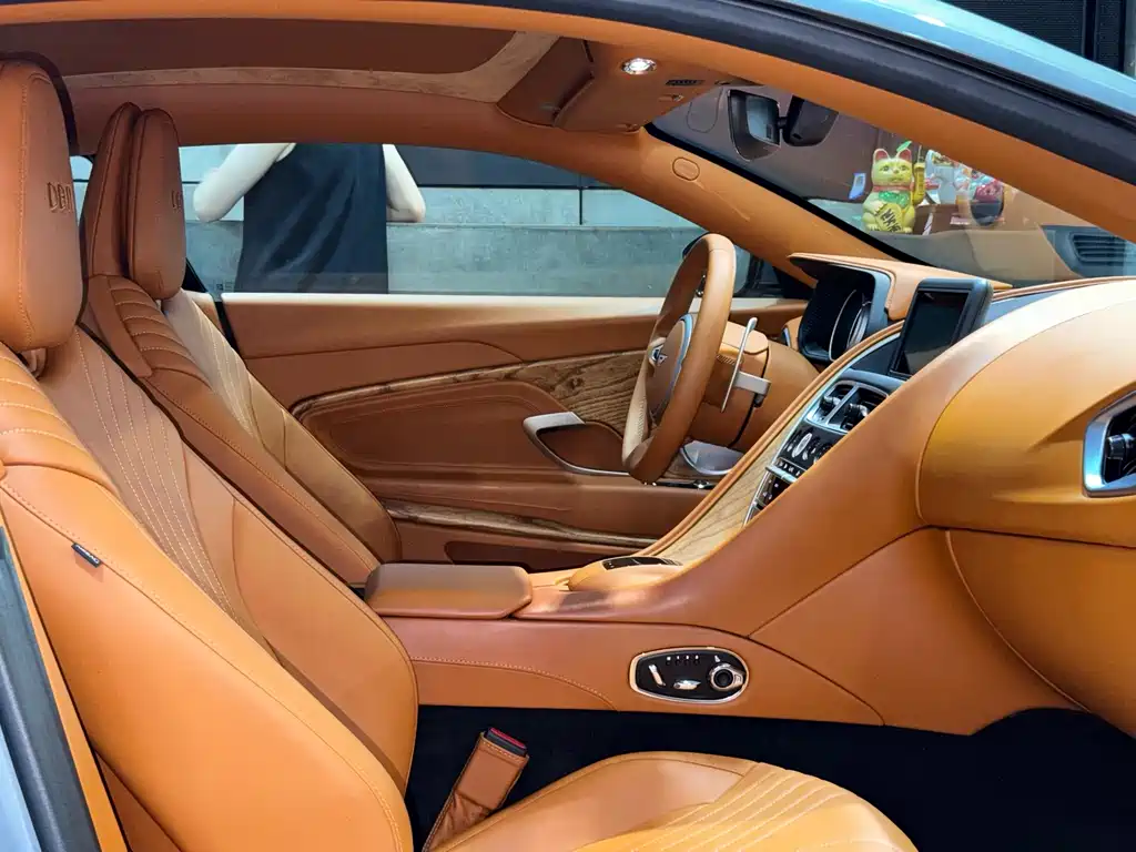 Aston Martin Aston Martin DB11 2019 4.0T V8 Coupe 2018 - thumbnail 19