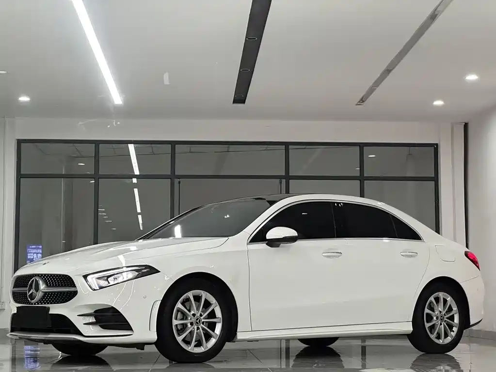 Mercedes-Benz Mercedes-Benz A-Class 2021 A 200 L Sport Sedan Fashion Edition 2021