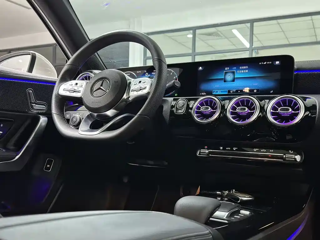 Mercedes-Benz Mercedes-Benz A-Class 2021 A 200 L Sport Sedan Fashion Edition 2021 - thumbnail 8