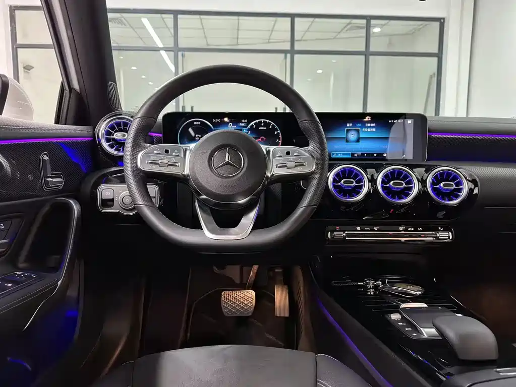 Mercedes-Benz Mercedes-Benz A-Class 2021 A 200 L Sport Sedan Fashion Edition 2021 - thumbnail 9
