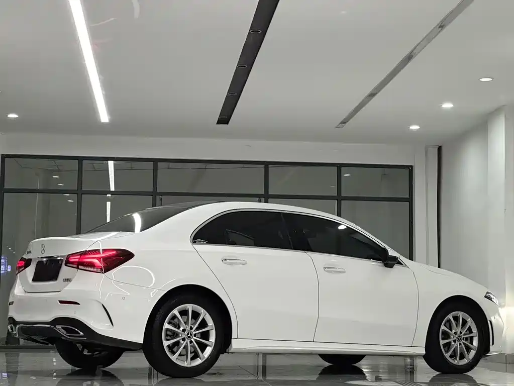Mercedes-Benz Mercedes-Benz A-Class 2021 A 200 L Sport Sedan Fashion Edition 2021 - thumbnail 14