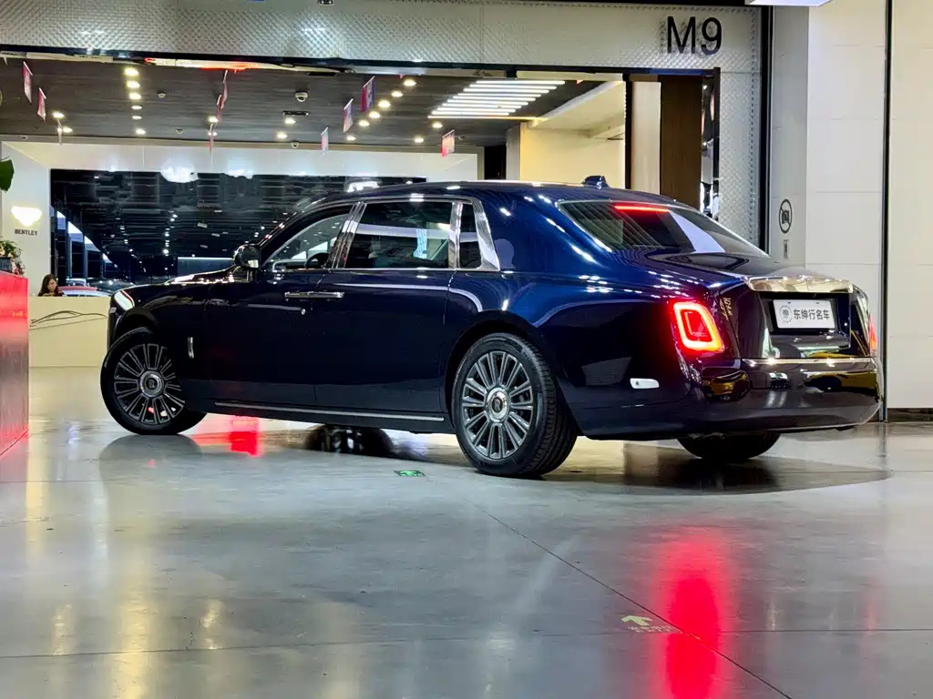 Rolls-Royce Phantom 2018 6.7T Extended Wheelbase Version 2020 - thumbnail 4