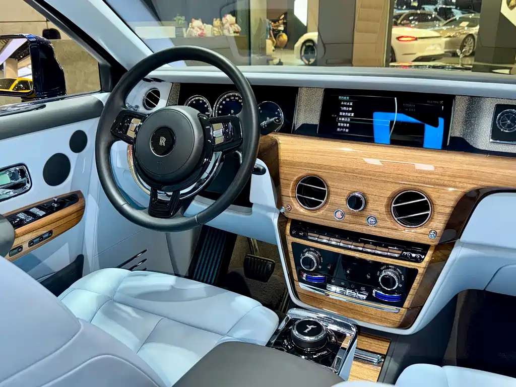Rolls-Royce Phantom 2018 6.7T Extended Wheelbase Version 2020 - thumbnail 18