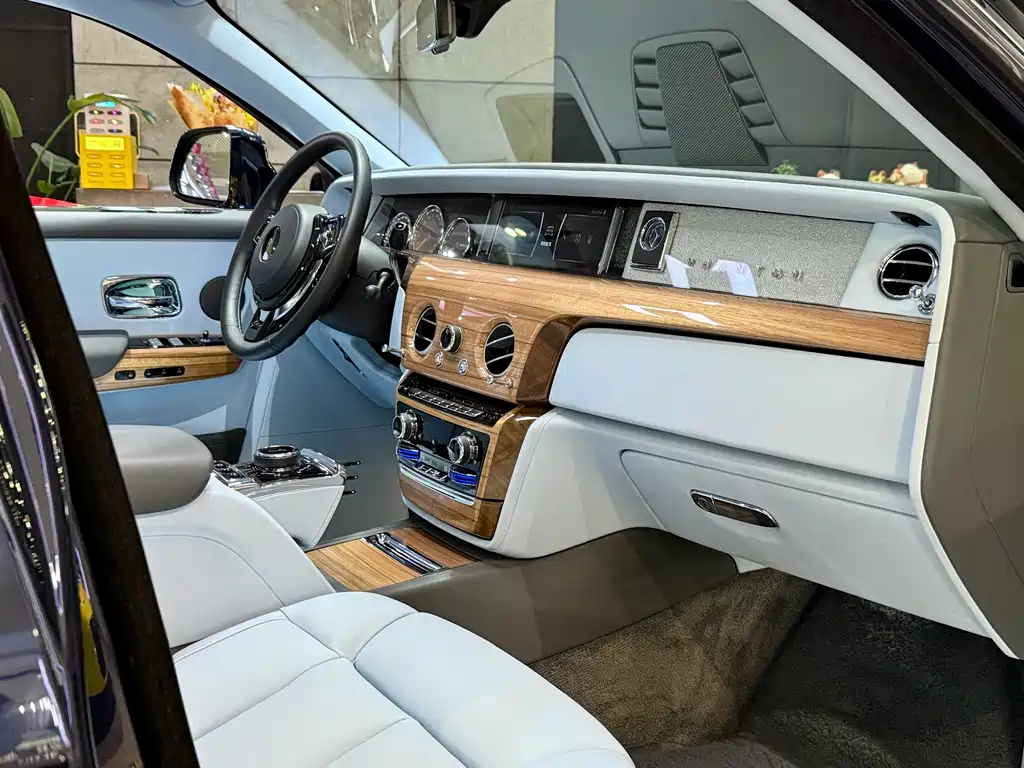 Rolls-Royce Phantom 2018 6.7T Extended Wheelbase Version 2020 - thumbnail 19