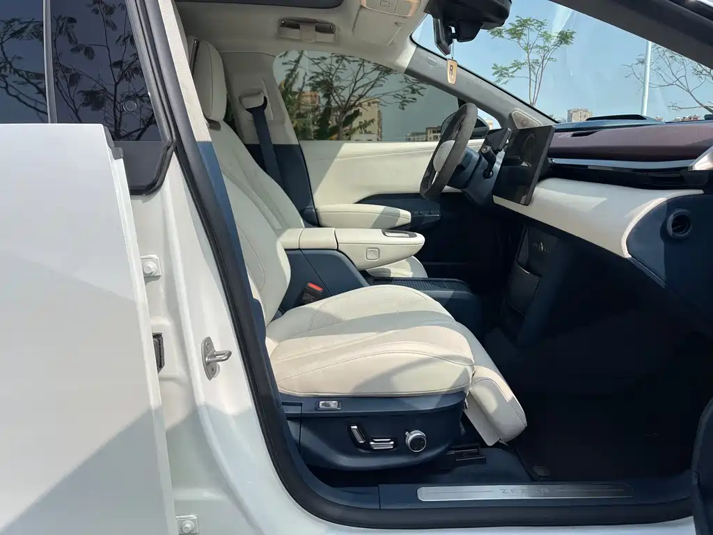 Zeekr Zeekr X 2023 AWD YOU Edition 4-seater 2023 - thumbnail 10